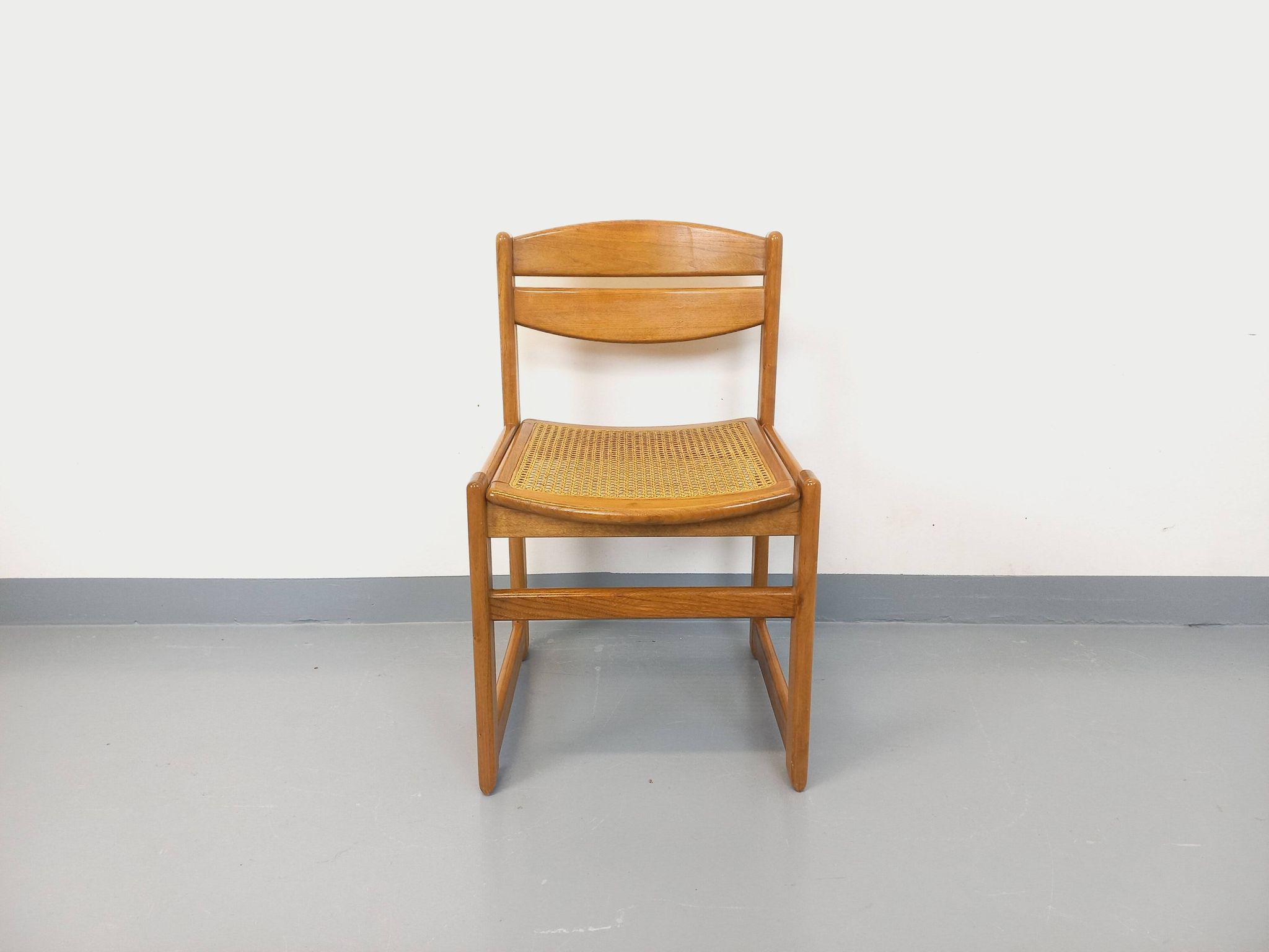 Vintage sleigh chair in beech wood and cane from the 70s and 80s
