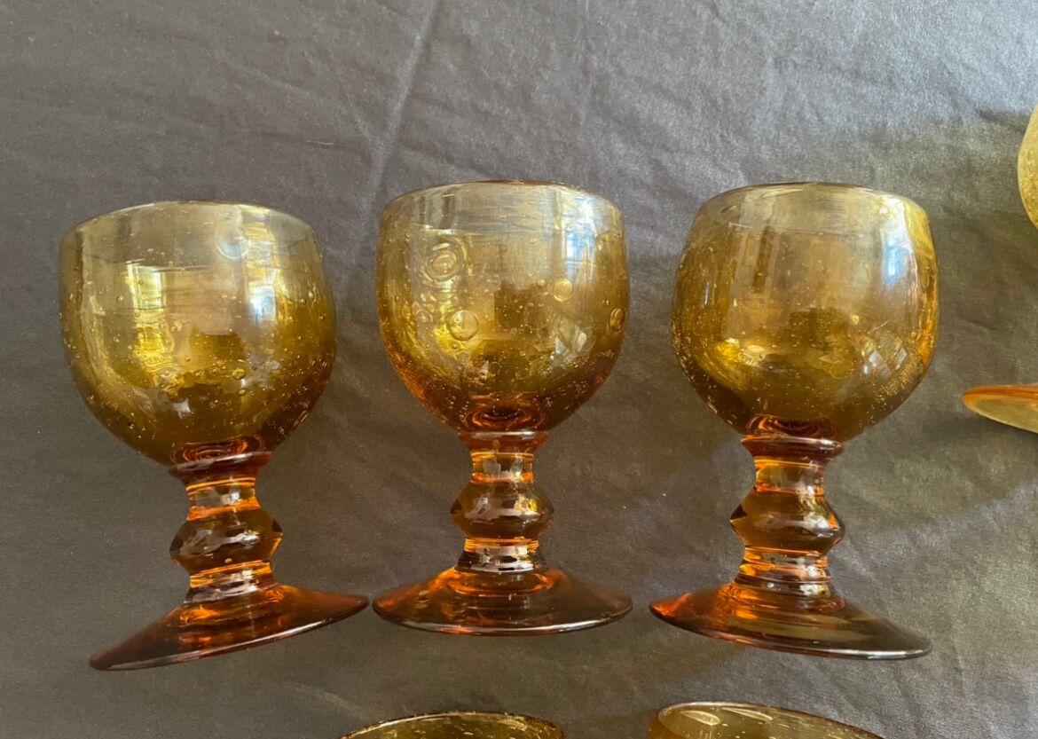 Amber bubble foot glasses