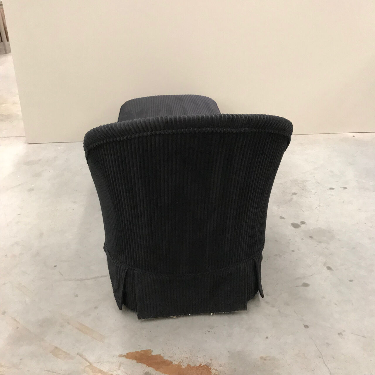 Banquette-lit en velours noir-méridienne