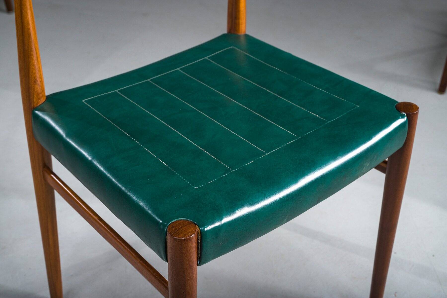 Chaises de salle à manger en similicuir vert botanique, années 1970, lot de 4