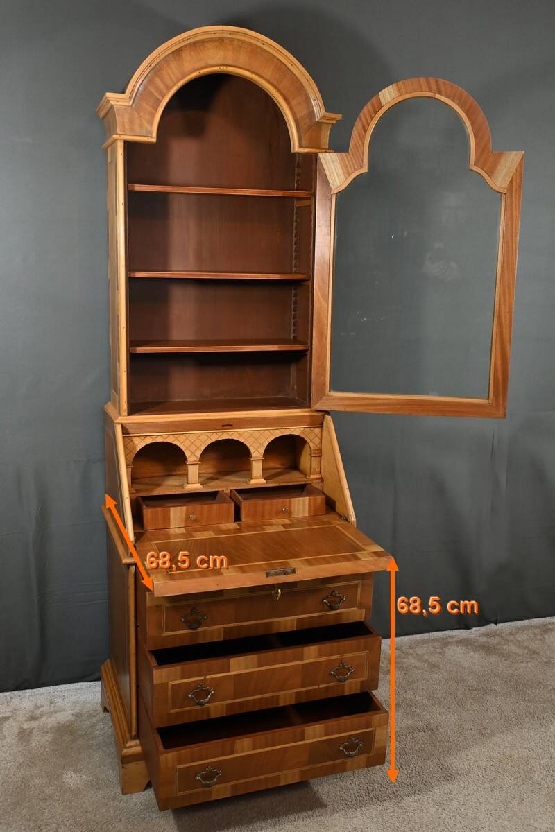 Scriban Showcase in Blond Mahogany, England – 1960