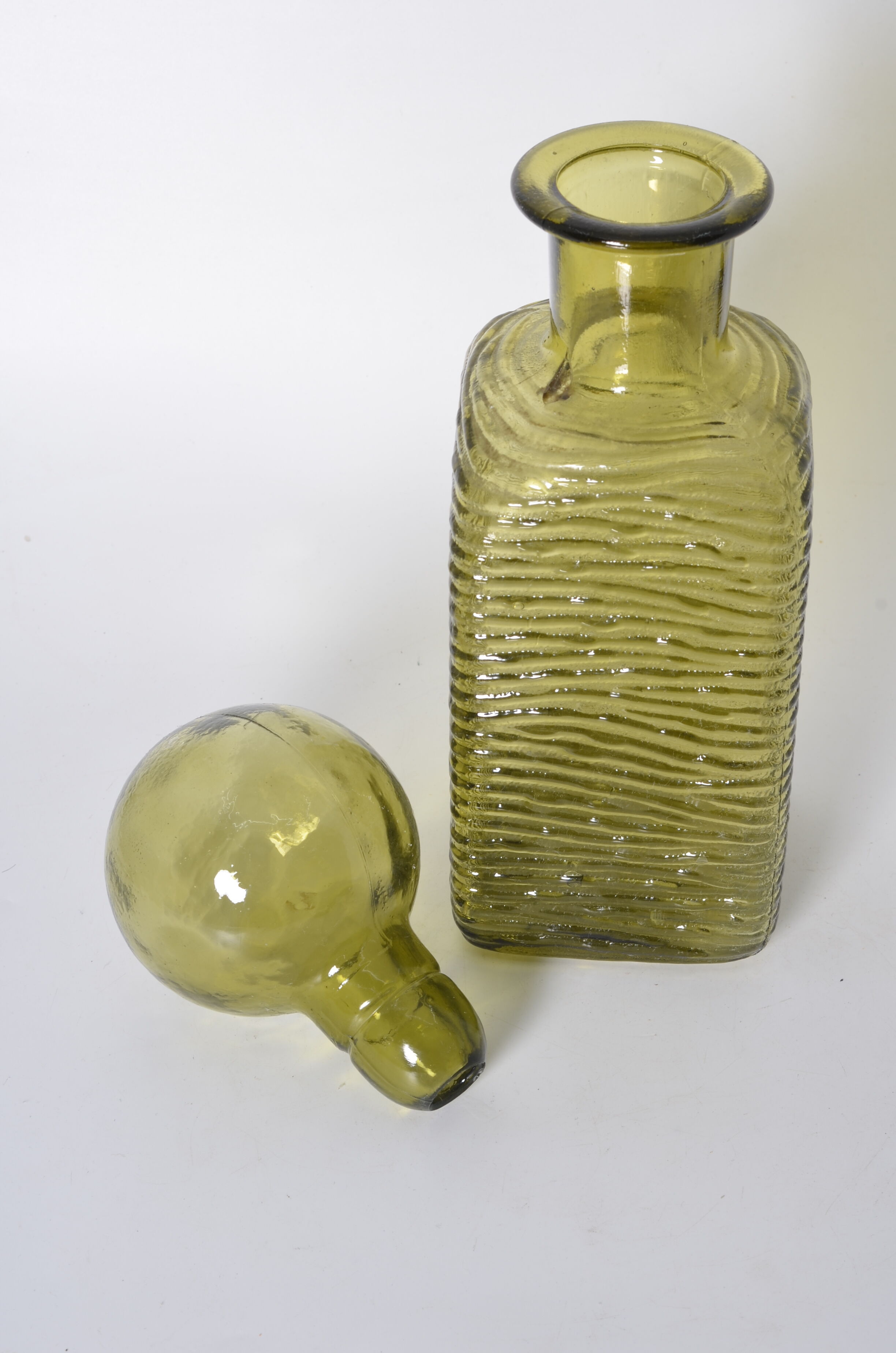 Glass decanter