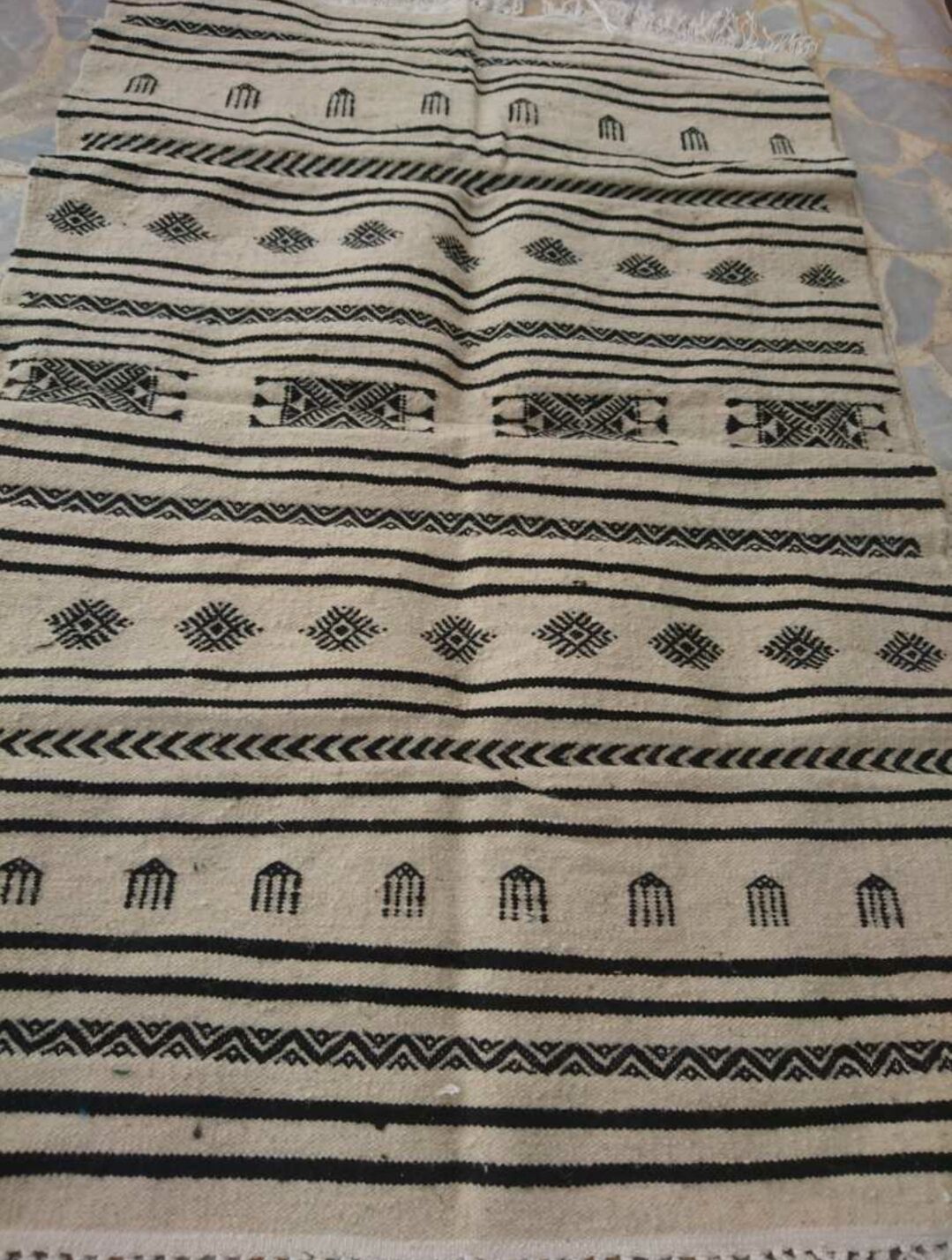 White and black berber kilim 100x150cm