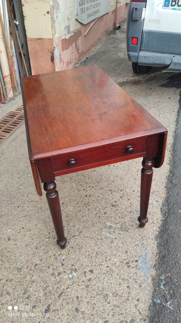 Table à oreilles anglaise datant du milieu du XIX siècle