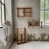 Trio d'étagères constructivistes en pin style Regain