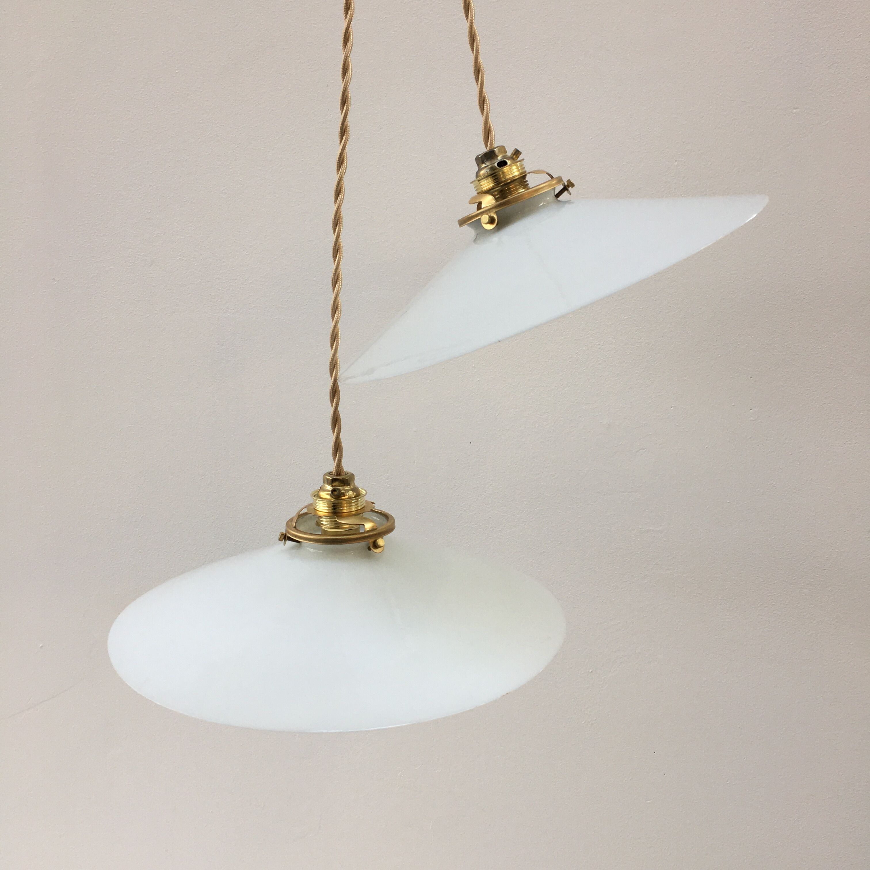 Pair of suspensions in white opaline