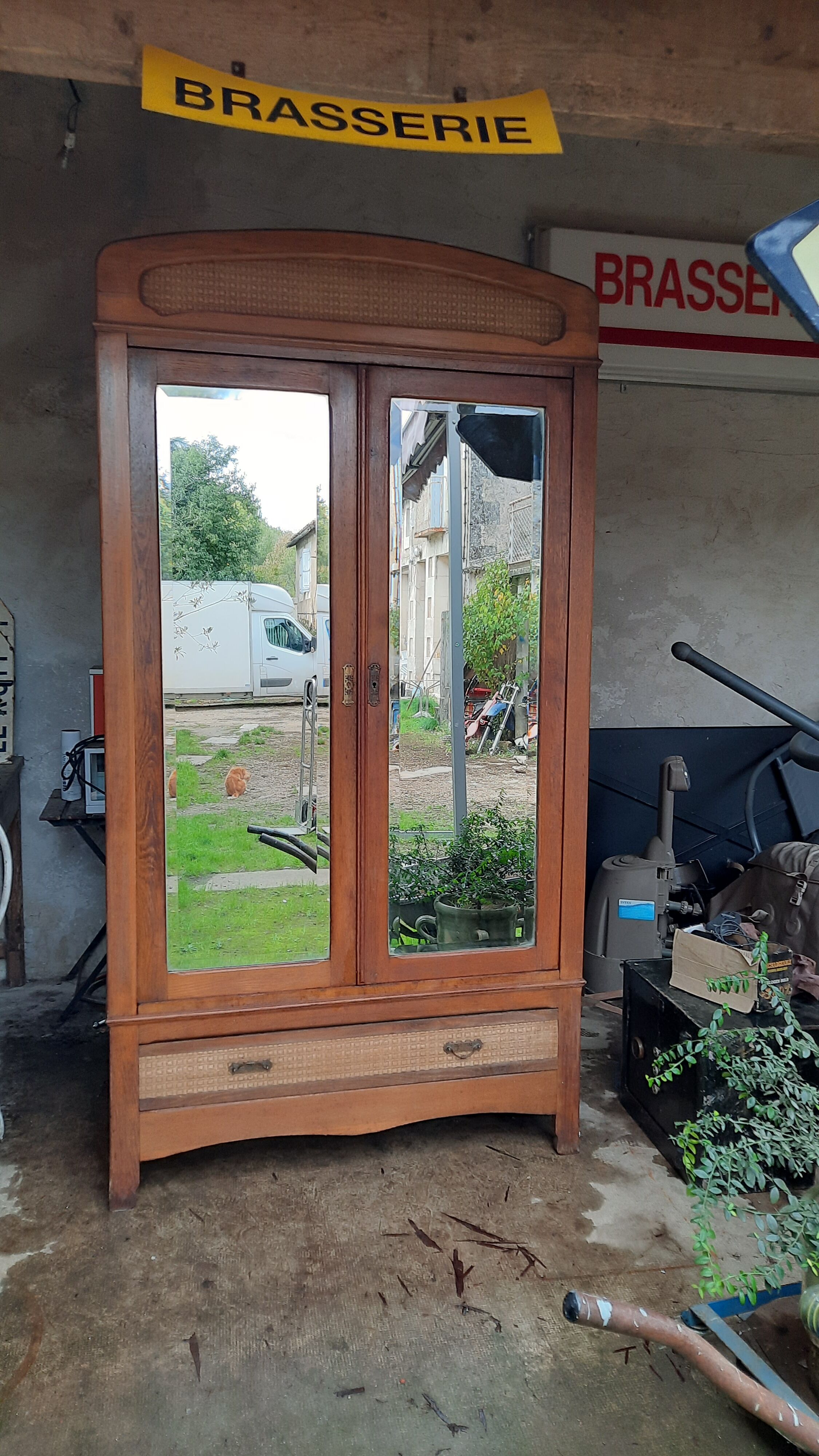 Armoire parisienne