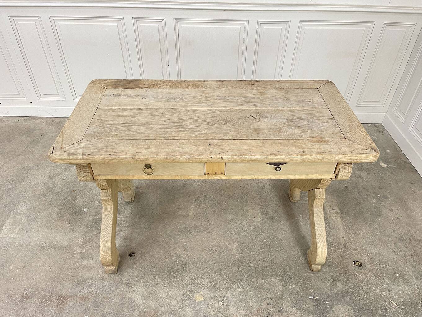 Oak desk from the 1900s