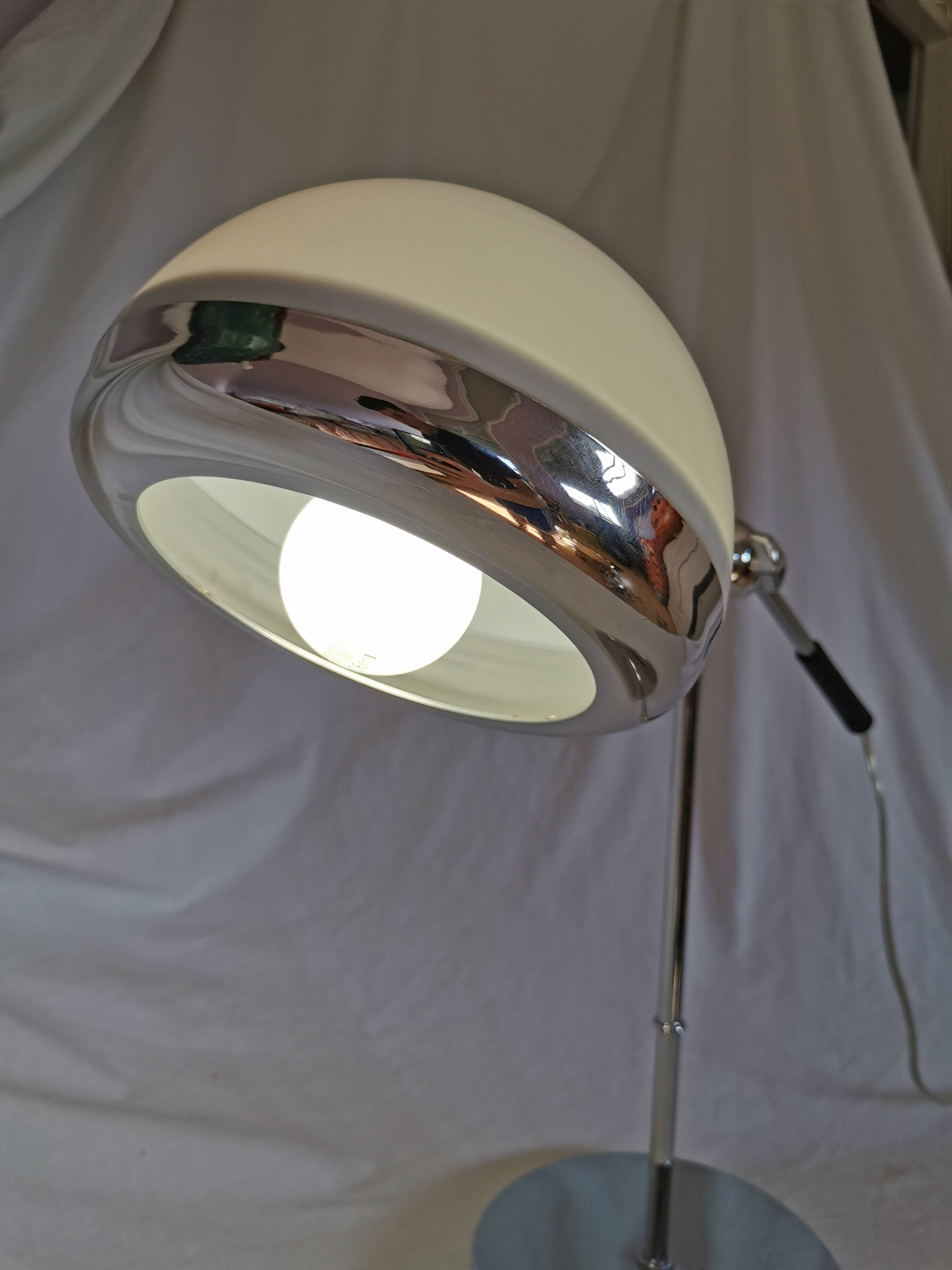 Lampe articulée, plastique et chrome, champignon, style 1970