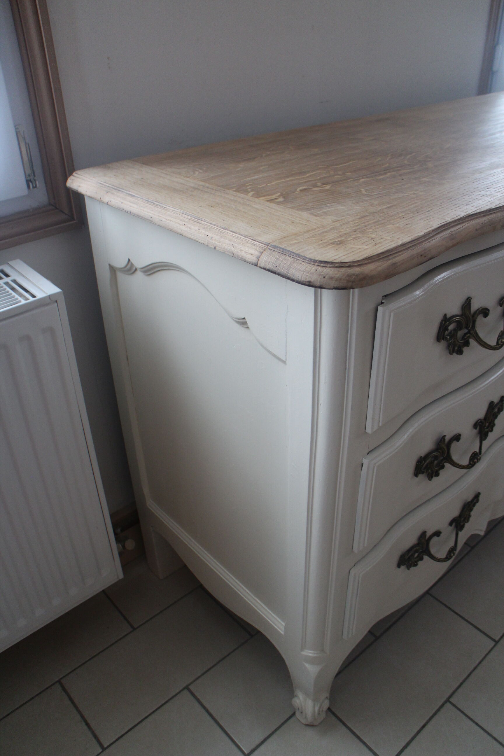 Chest of drawers crossbow