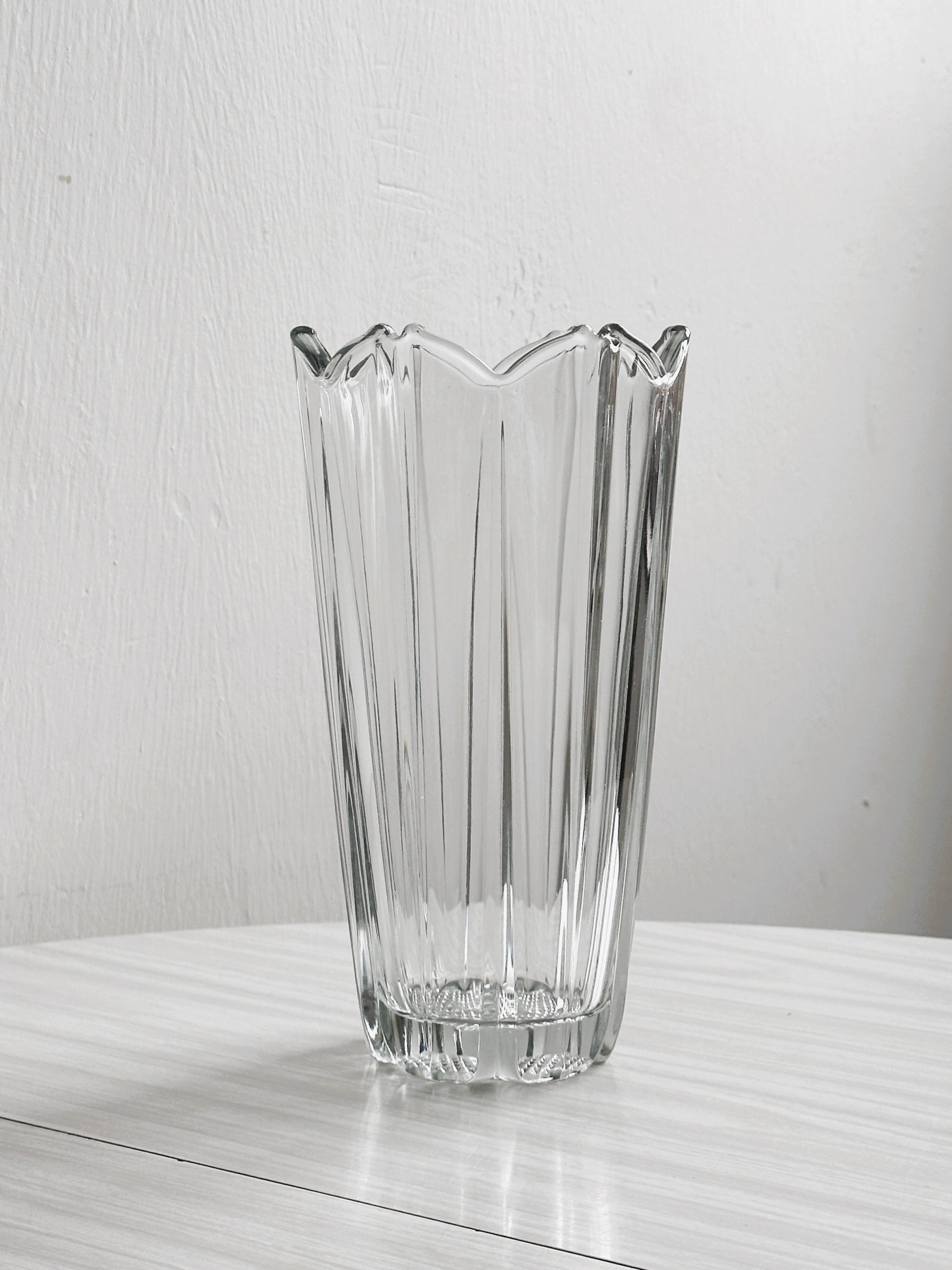 Crystal vase large flower petals.