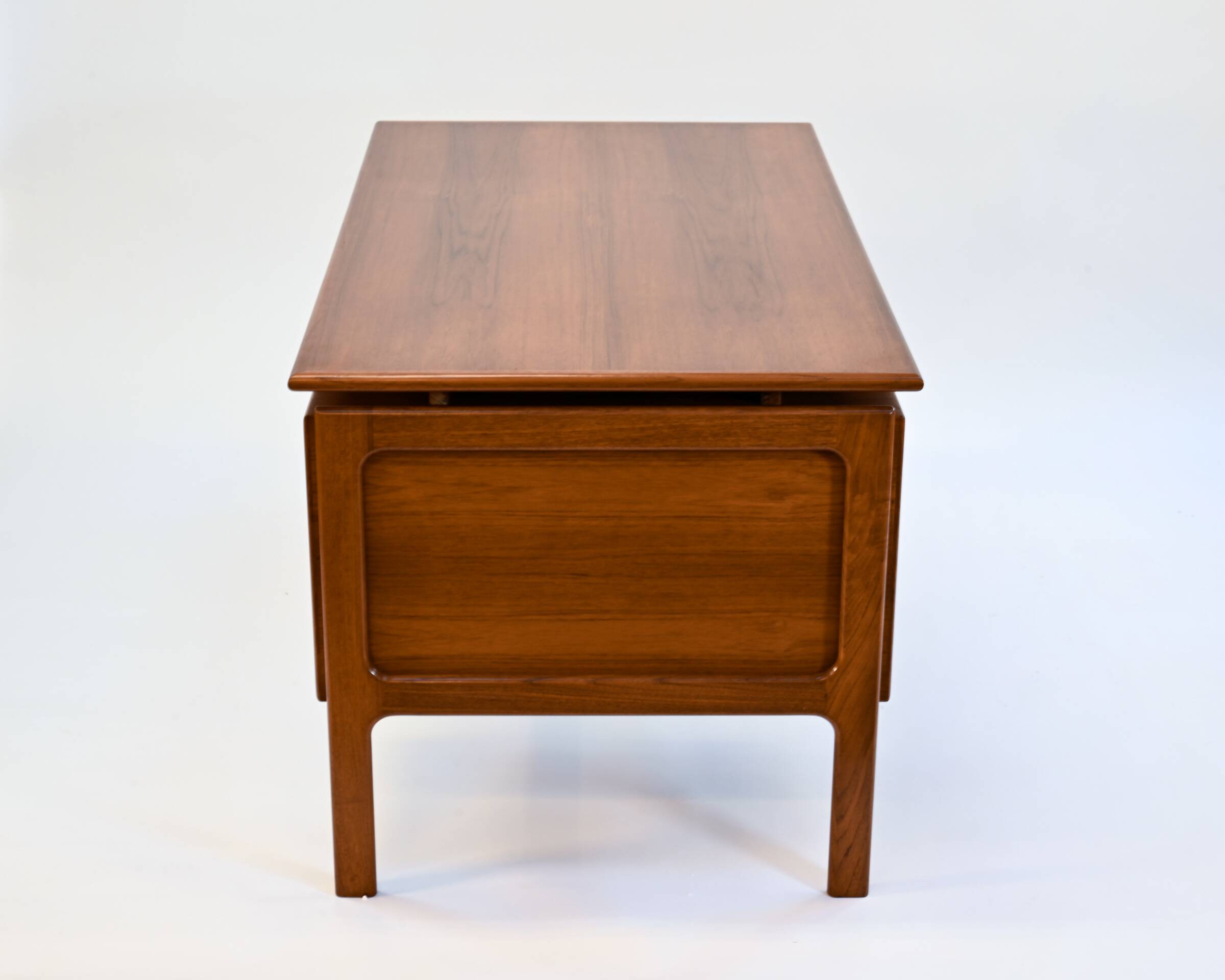 Arne Vodder Danish teak desk by GV Møbler, 1960s