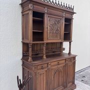 Vaisselier néogothique