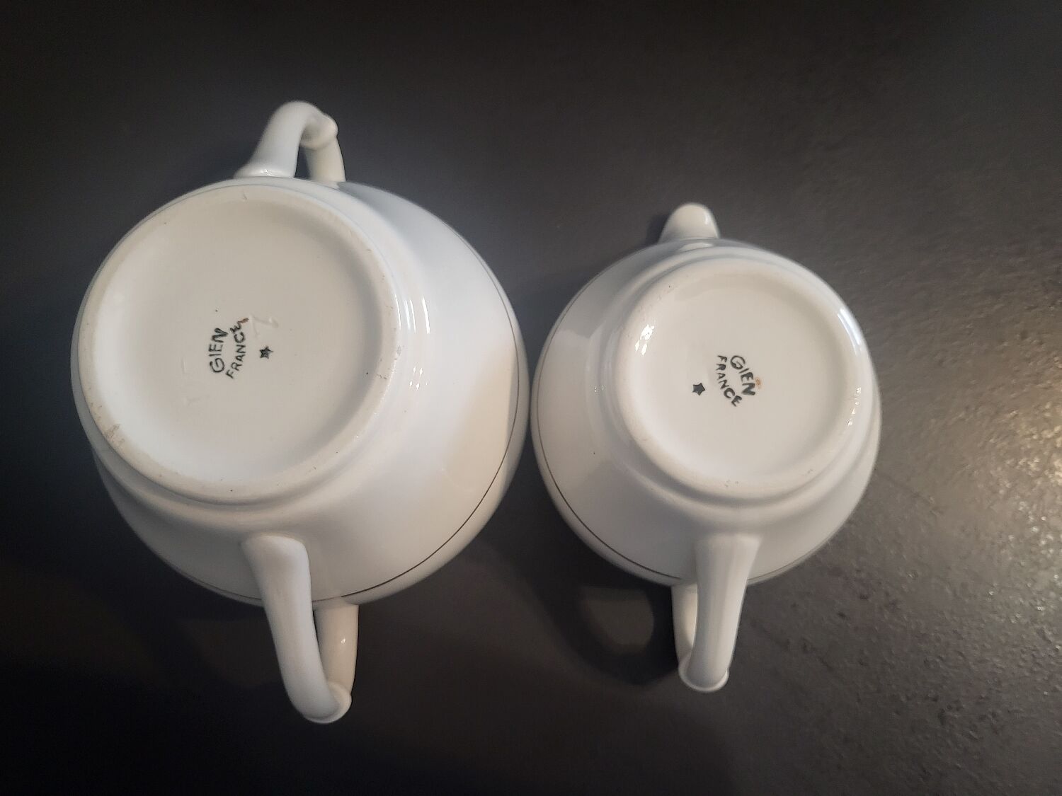 1 milk jug and 1 sugar jar