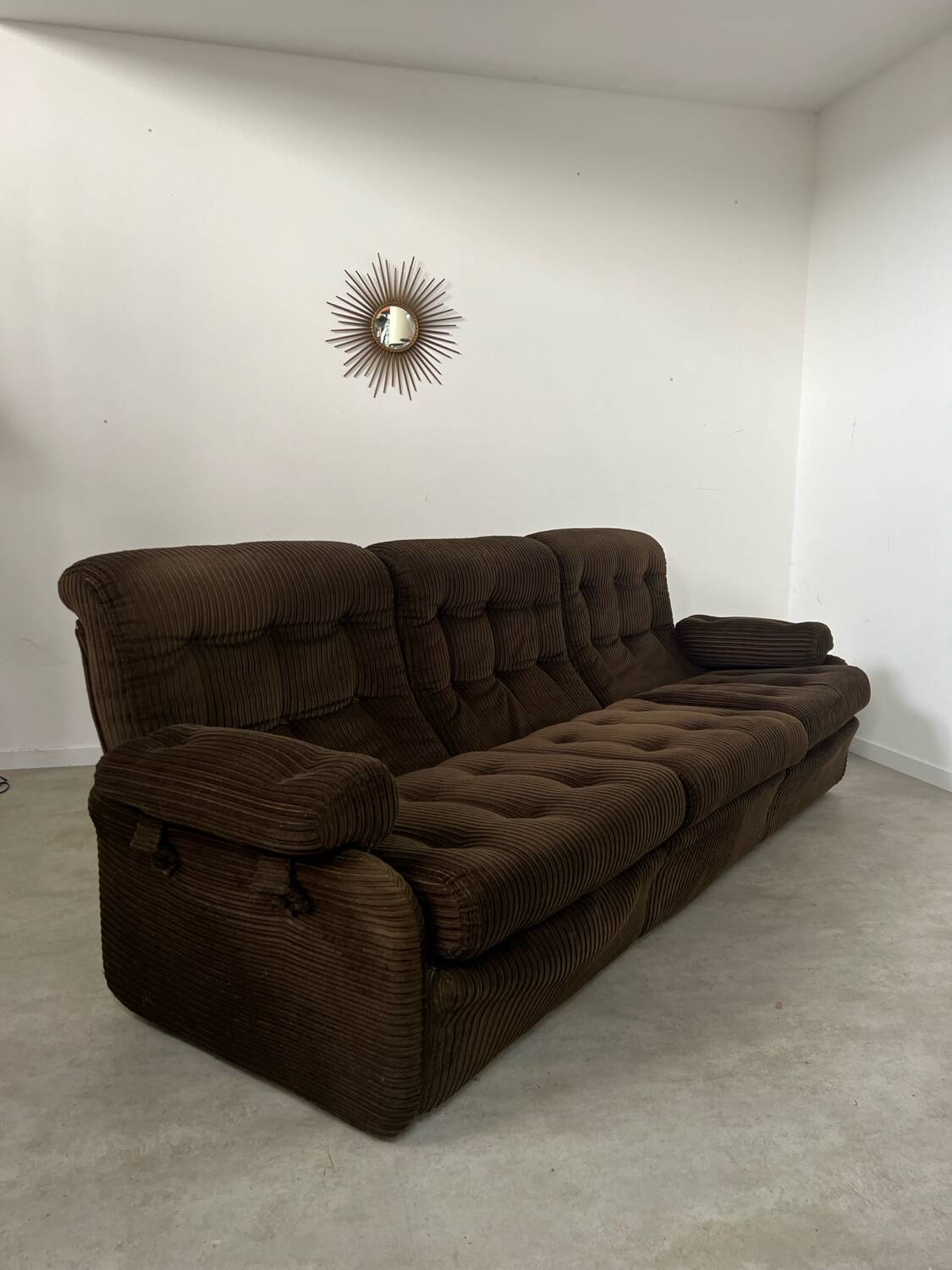 Ancien canapé vintage 3 place Airborne design français Cadestin velour