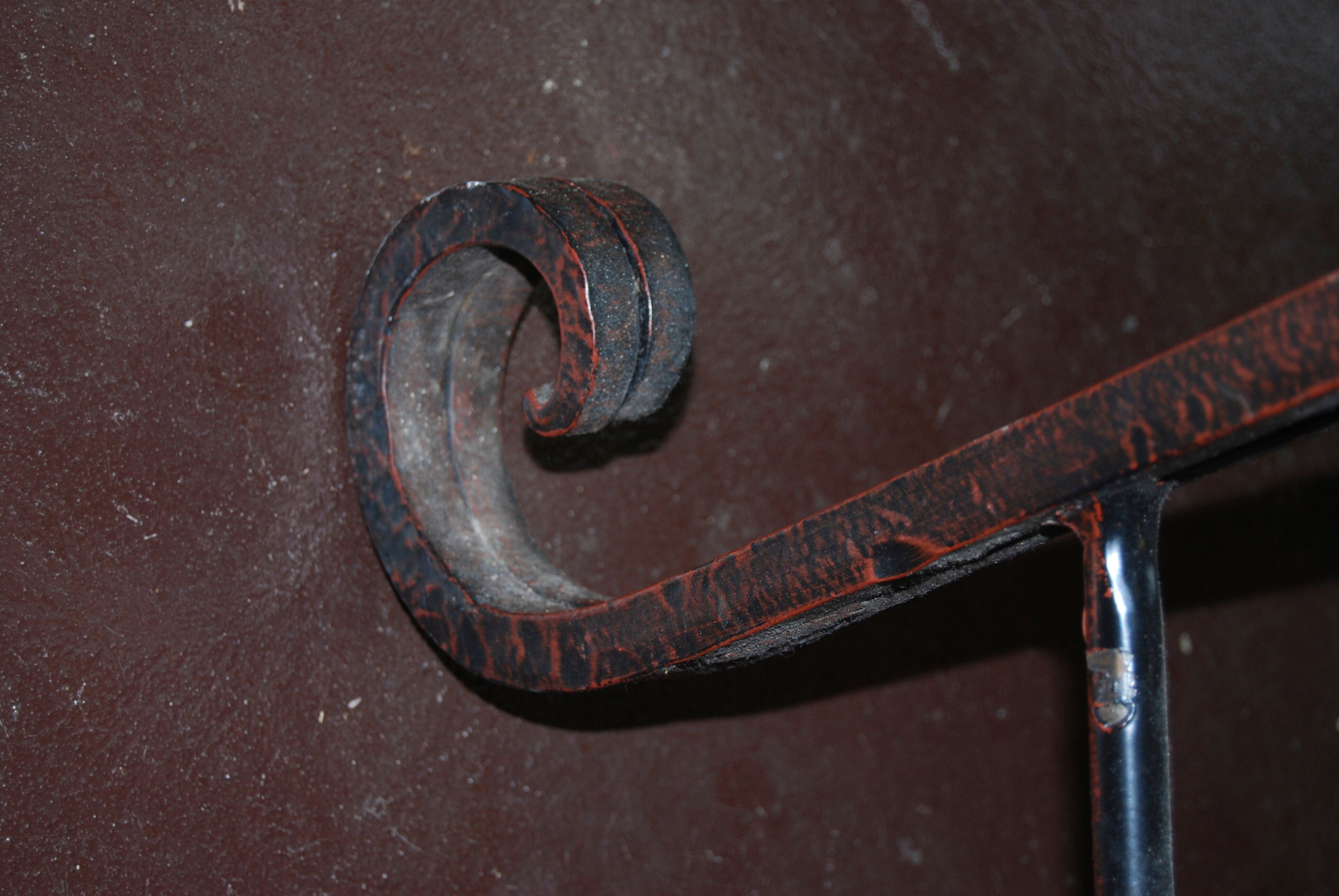 Table en fer forgé et plateau marbre granit