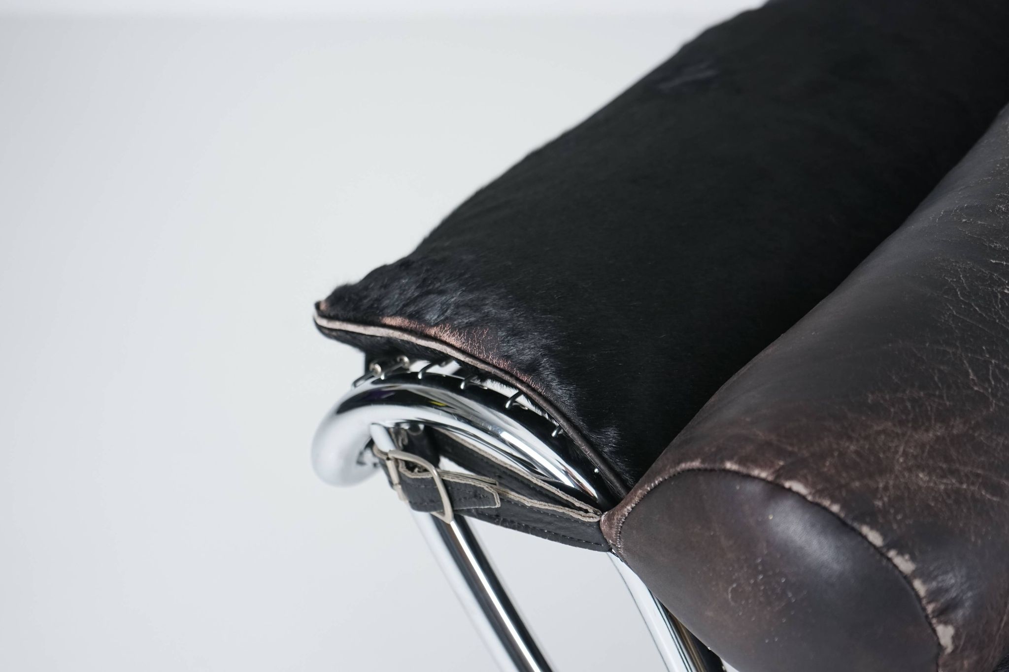 Black Fur LC4 Chaise Longue by Le Corbusier & Pierre Jeanneret for Cassina