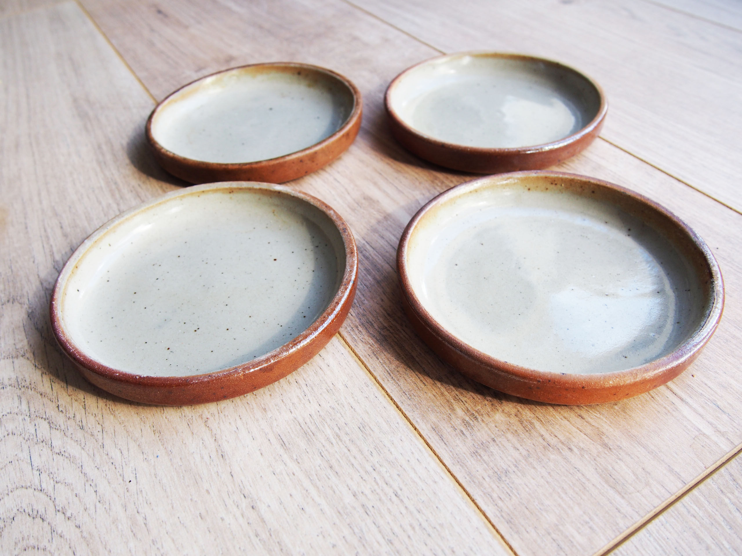 4 cups in stoneware
