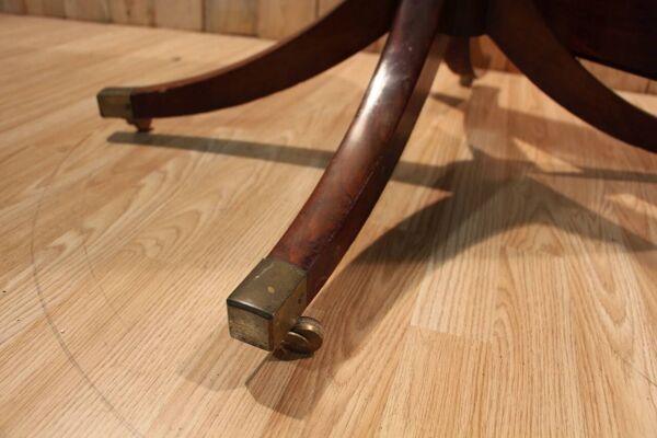 Table anglaise à plateau basculant