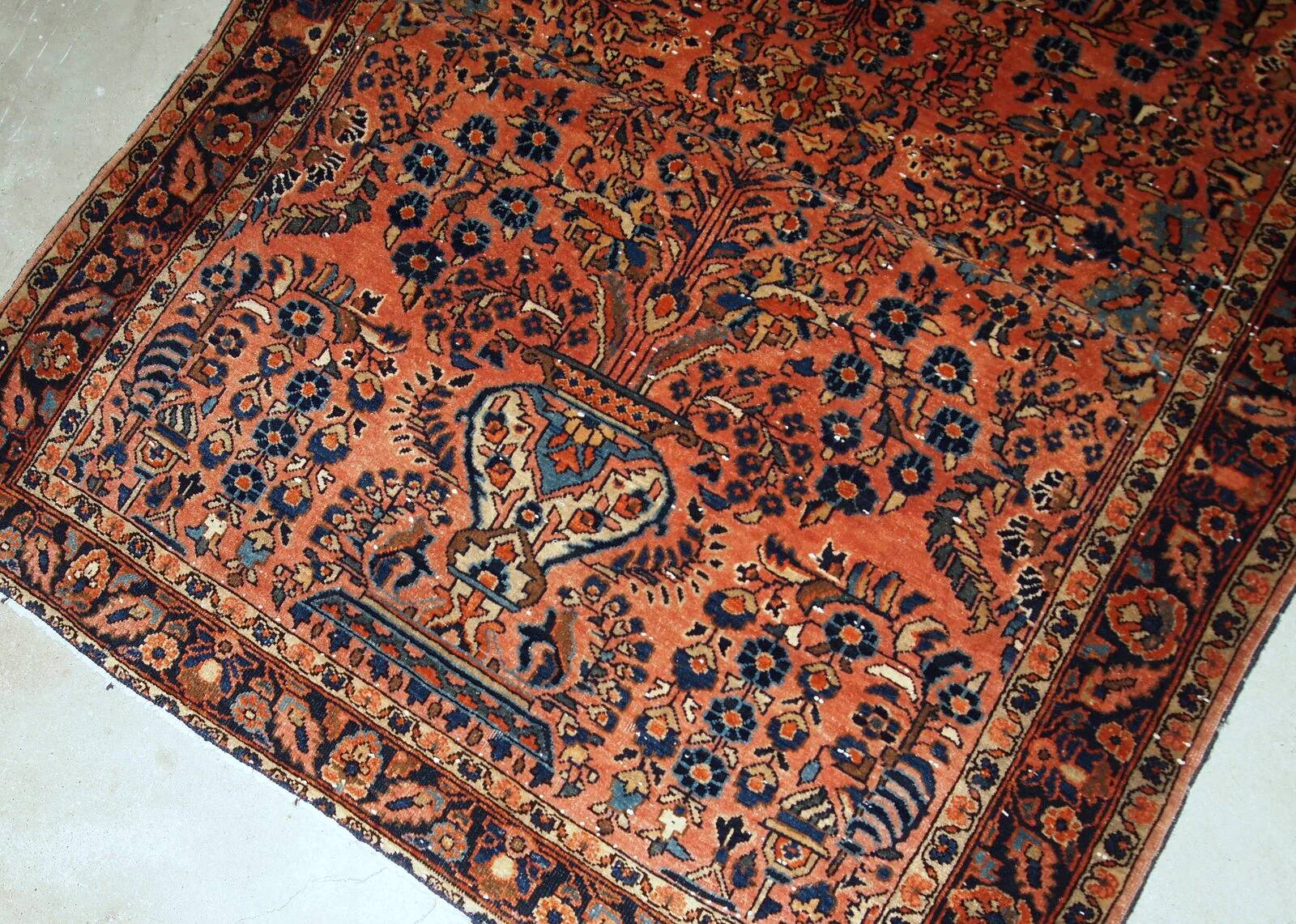 Handmade antique Persian Sarouk rug 109cm x 164cm 1920s - 1B747