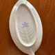 Ravier / plat apéritif en forme de feuille motif myosotis porcelaine Haviland