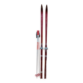 Paire de skis vintage en bois 199 cm couleur Bordeaux avec batons