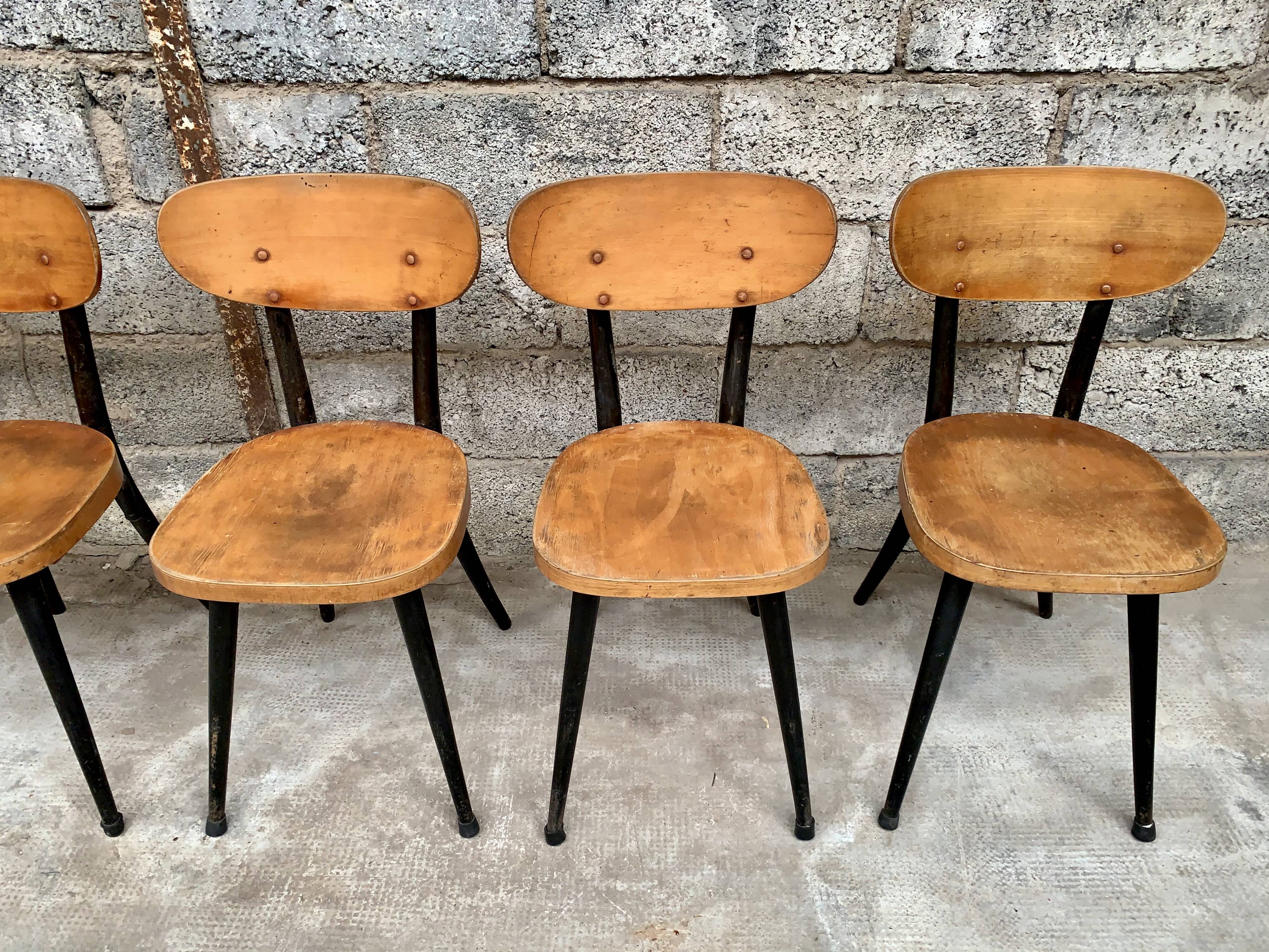 Série de 6 chaises bistrot estampillées Baumann