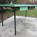 Table metal and formica