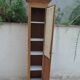 Petite armoire en chêne, 4 étagères, la porte habillée de toile de jute.