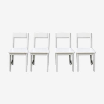 4 chaises en bois laquées modernes.