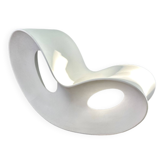 Fauteuil à bascule Voido Lounge de Magic par Ron Arad