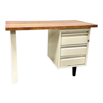 Strafor style metal desk