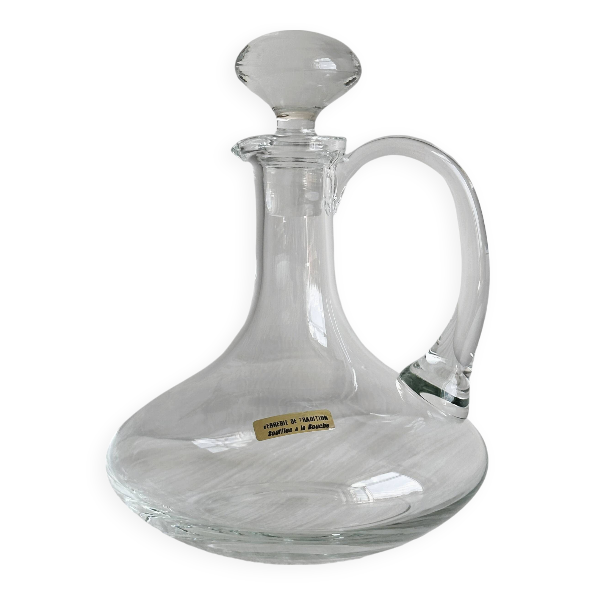Mouth-blown glass carafe, elegant design