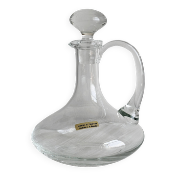 Mouth-blown glass carafe, elegant design