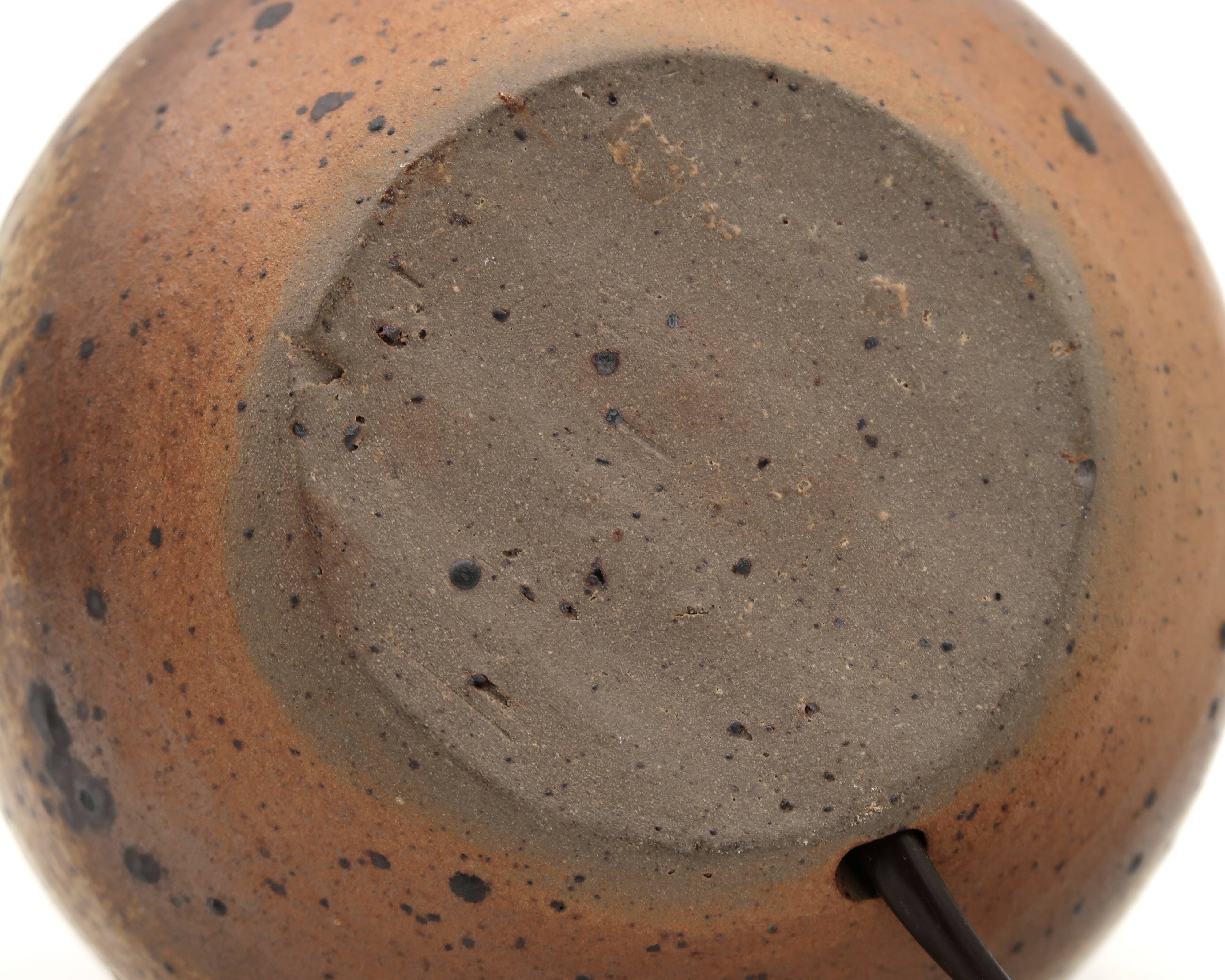 Lampe en grès, abat jour blanc, années 70