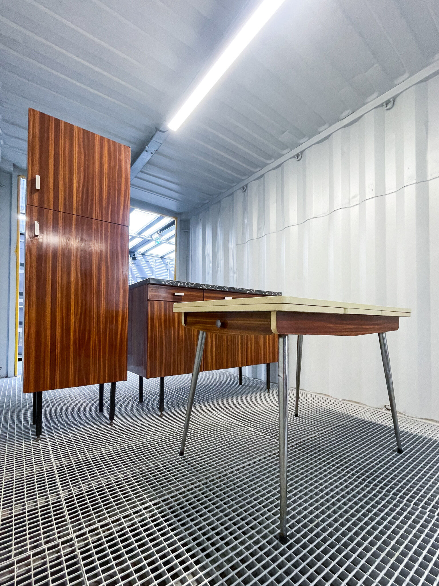 Complete kitchen in formica from the 60s