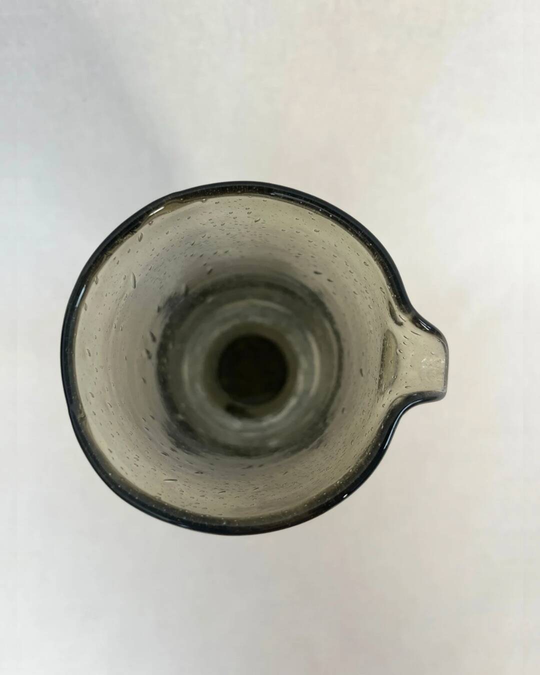 Carafe haute en verre bullé
