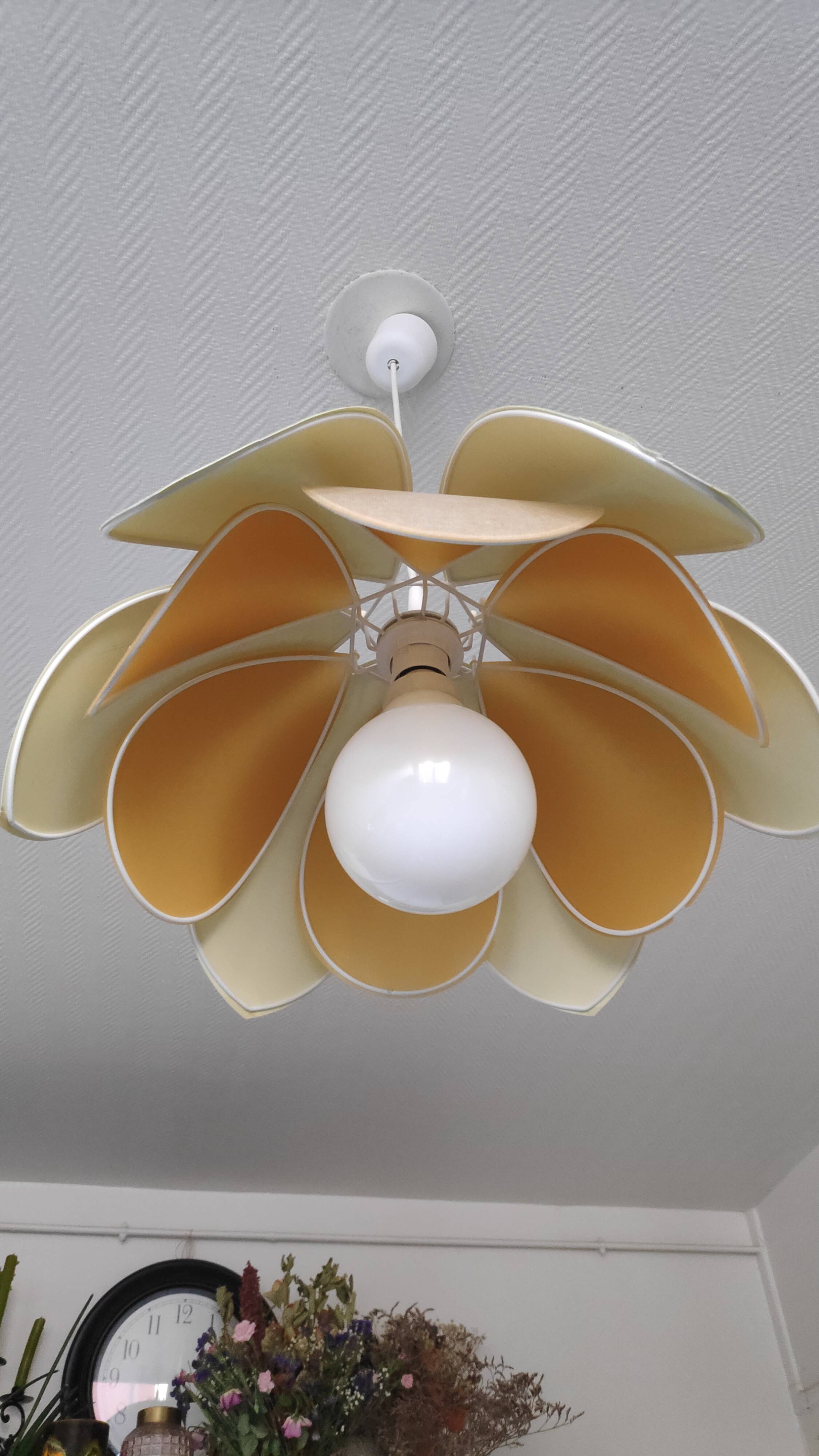 Vintage two-coloured and bi-corolla flower hanging