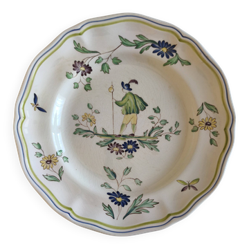 Lonchamp plate with pilgrim decoration