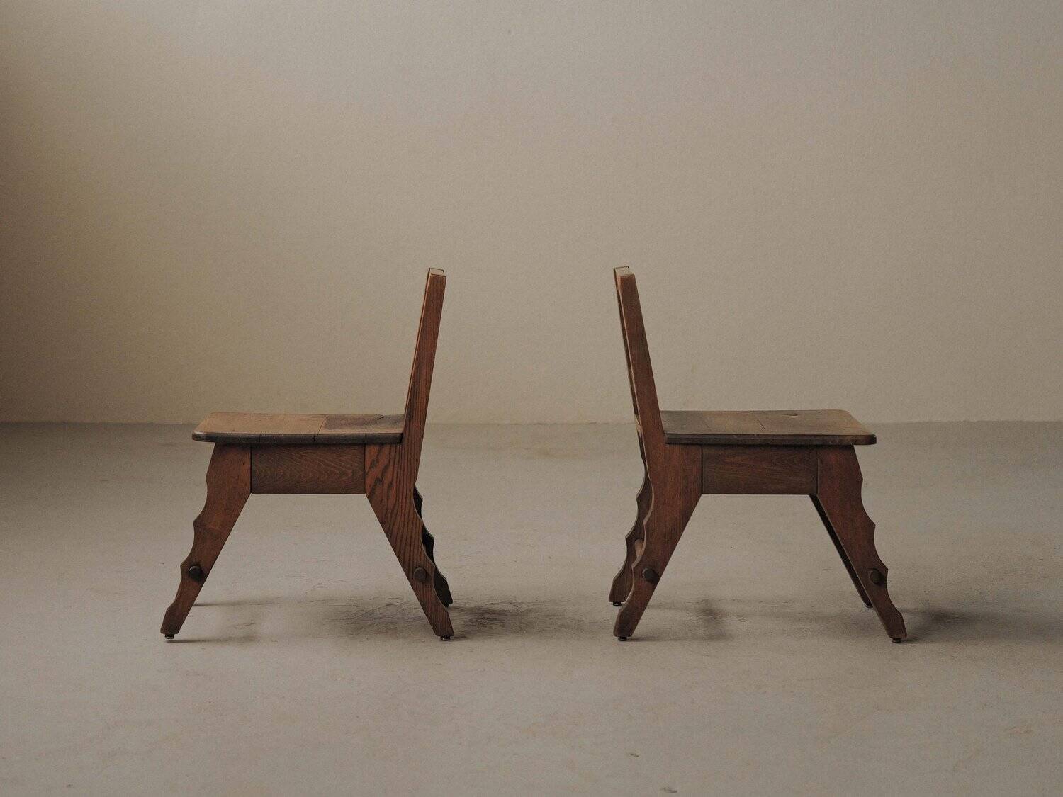 Paire de chaises Modernistes en chêne massif, vers 1940