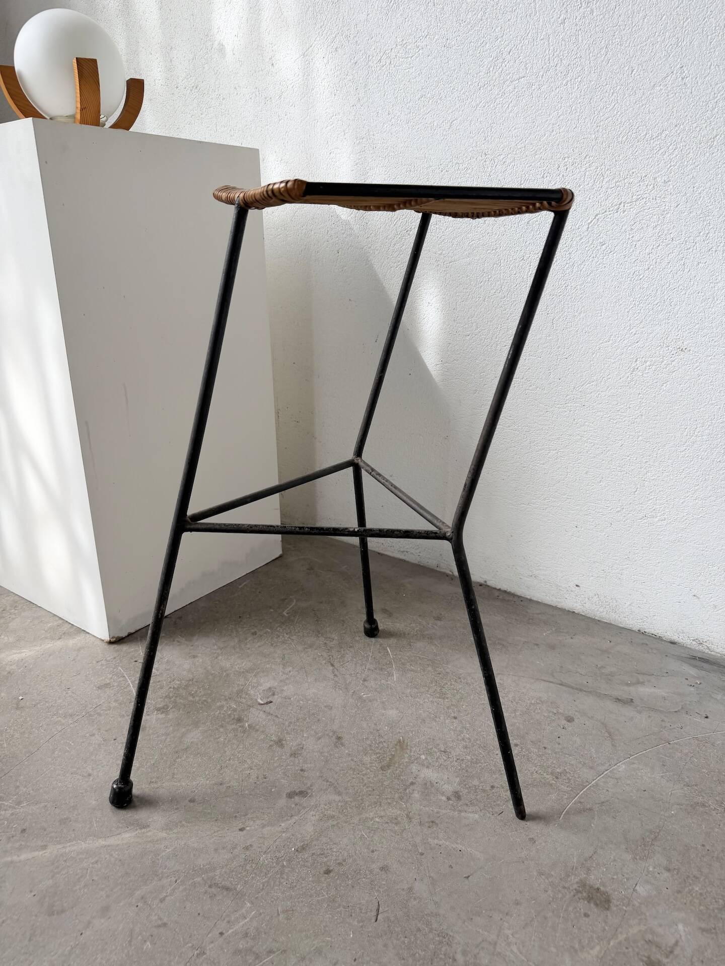 Wicker and metal stool Dennis Lennon 1950