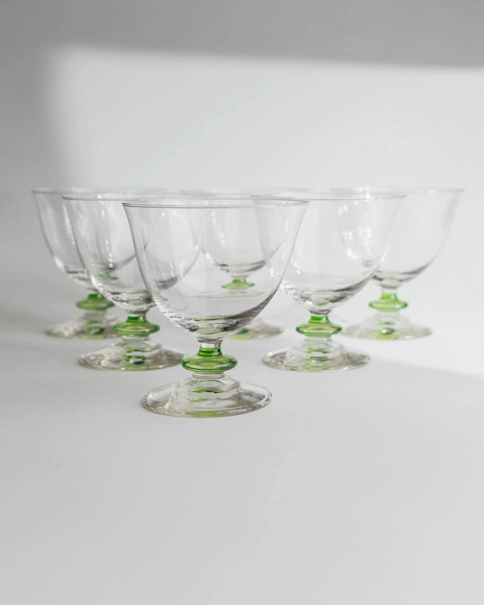 Ensemble de 6 verres à cocktail en verre de Murano vert vintage : verres à tige à bulles, années 1970, style italien du milieu du siècle.
