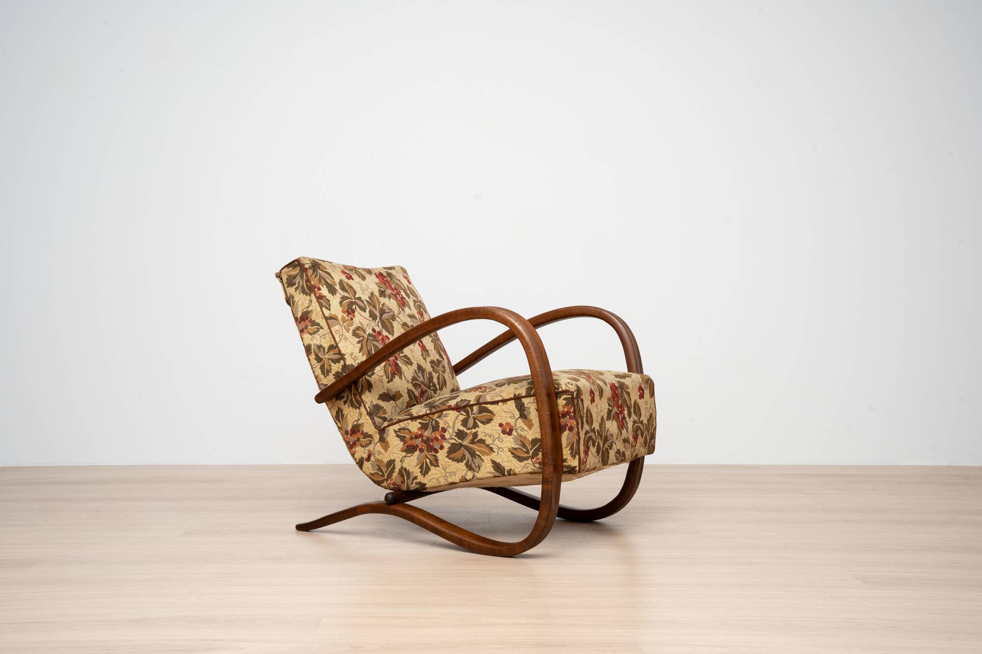 Pair of Art Deco H269 Lounge Chairs by Jindřich Halabala, Czechoslovakia