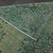 Vintage green and olive Turkish rug with a medallion, hand-knotted, 160 x 262 cm.