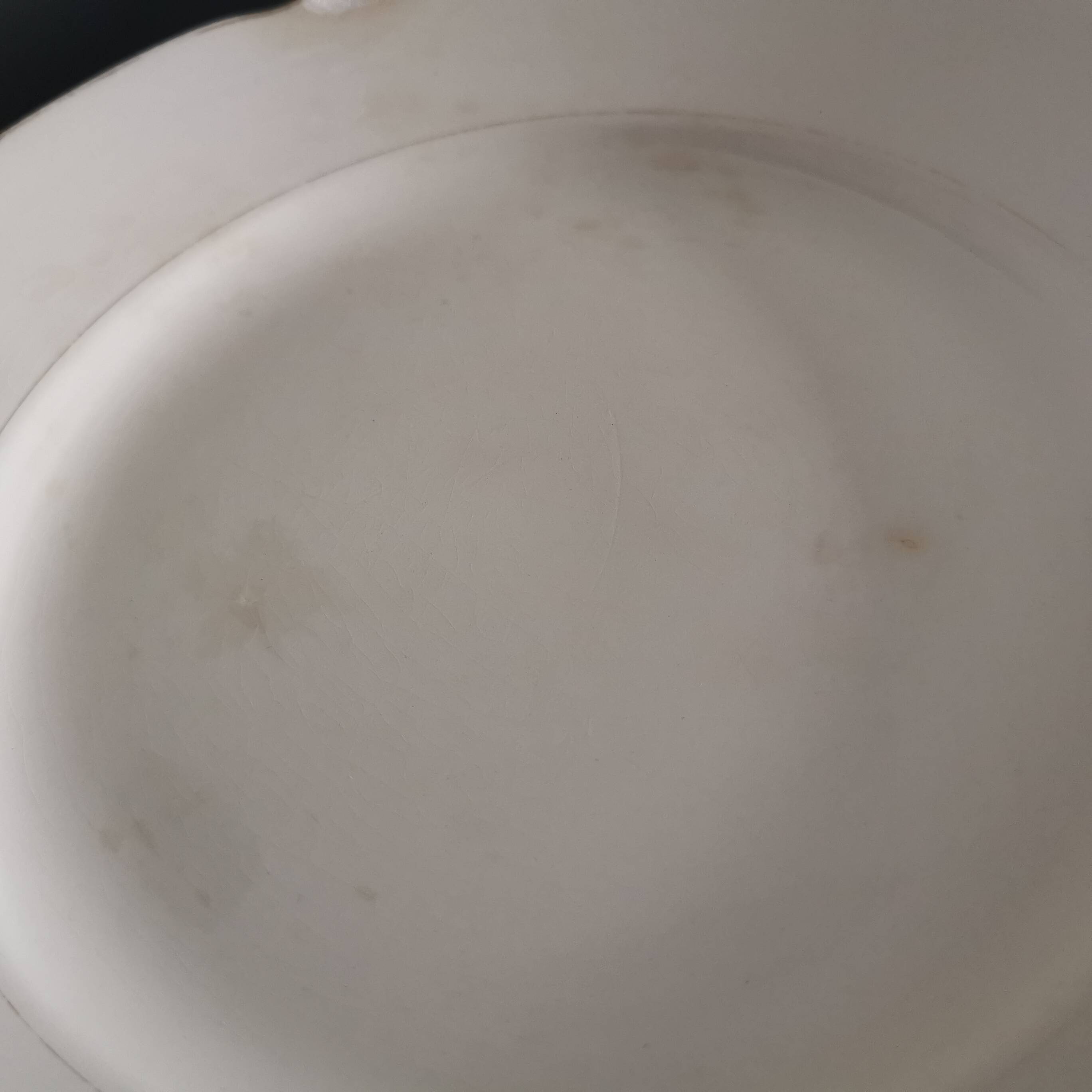 Set of 6 Villeroy and Boch flat plates in ivory color and gold edging