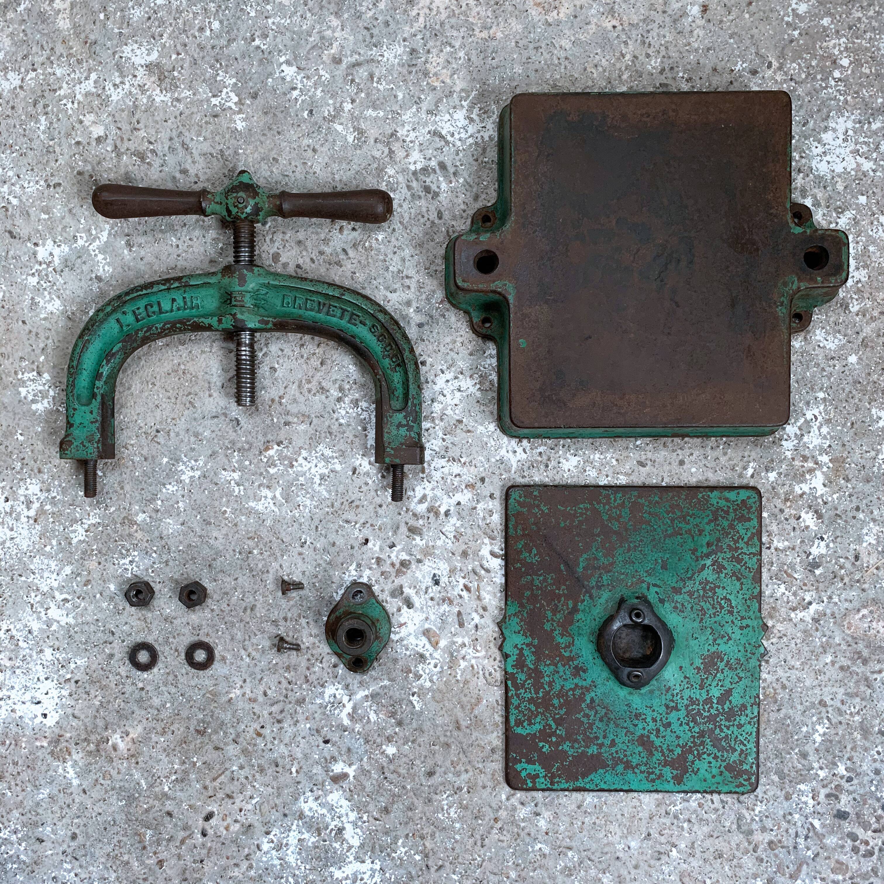 Cast-cast printing press to be linked