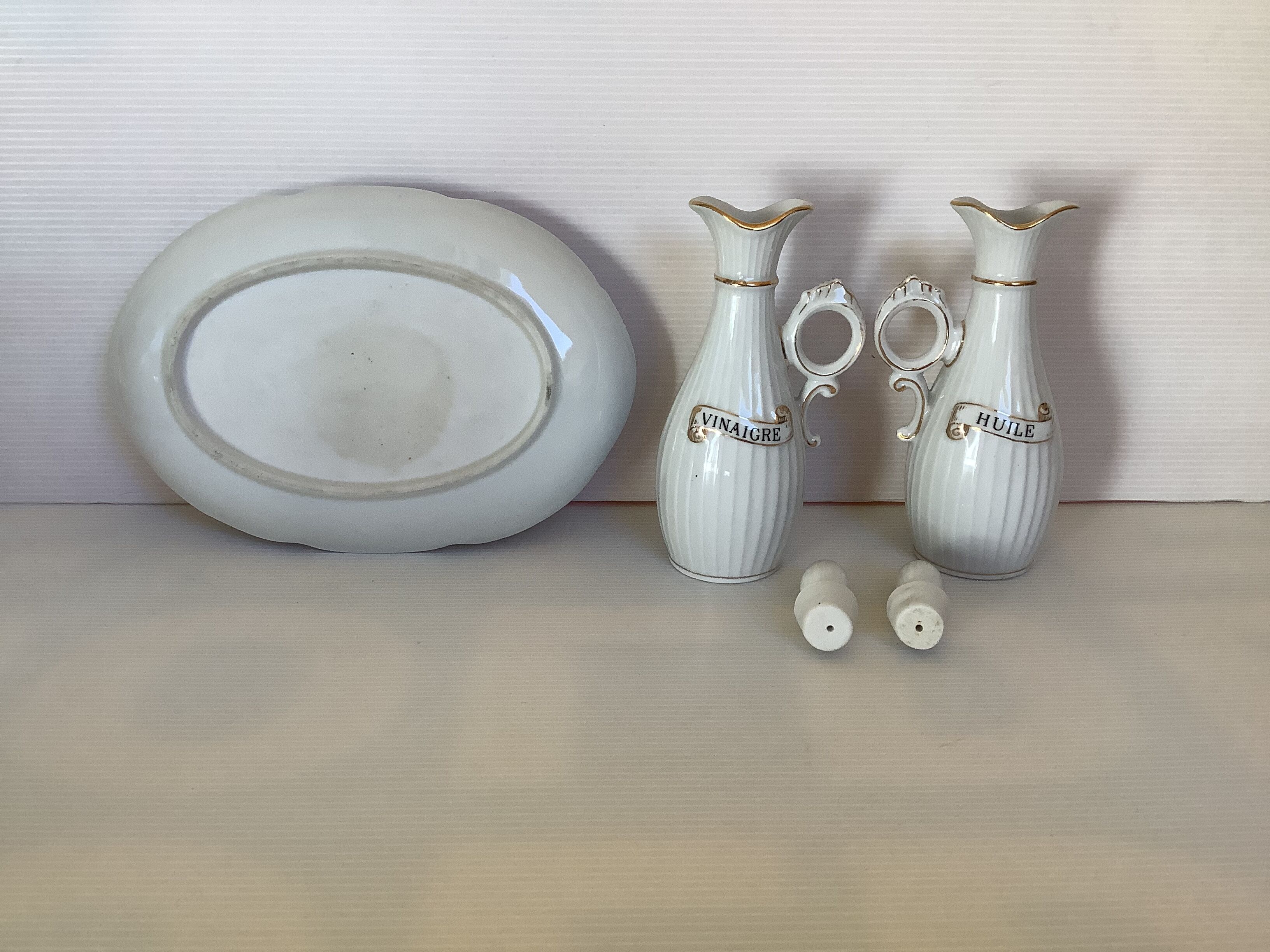 Ancient oil and vinegar service
