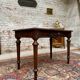 Bureau double face en bois naturel de style Louis XVI