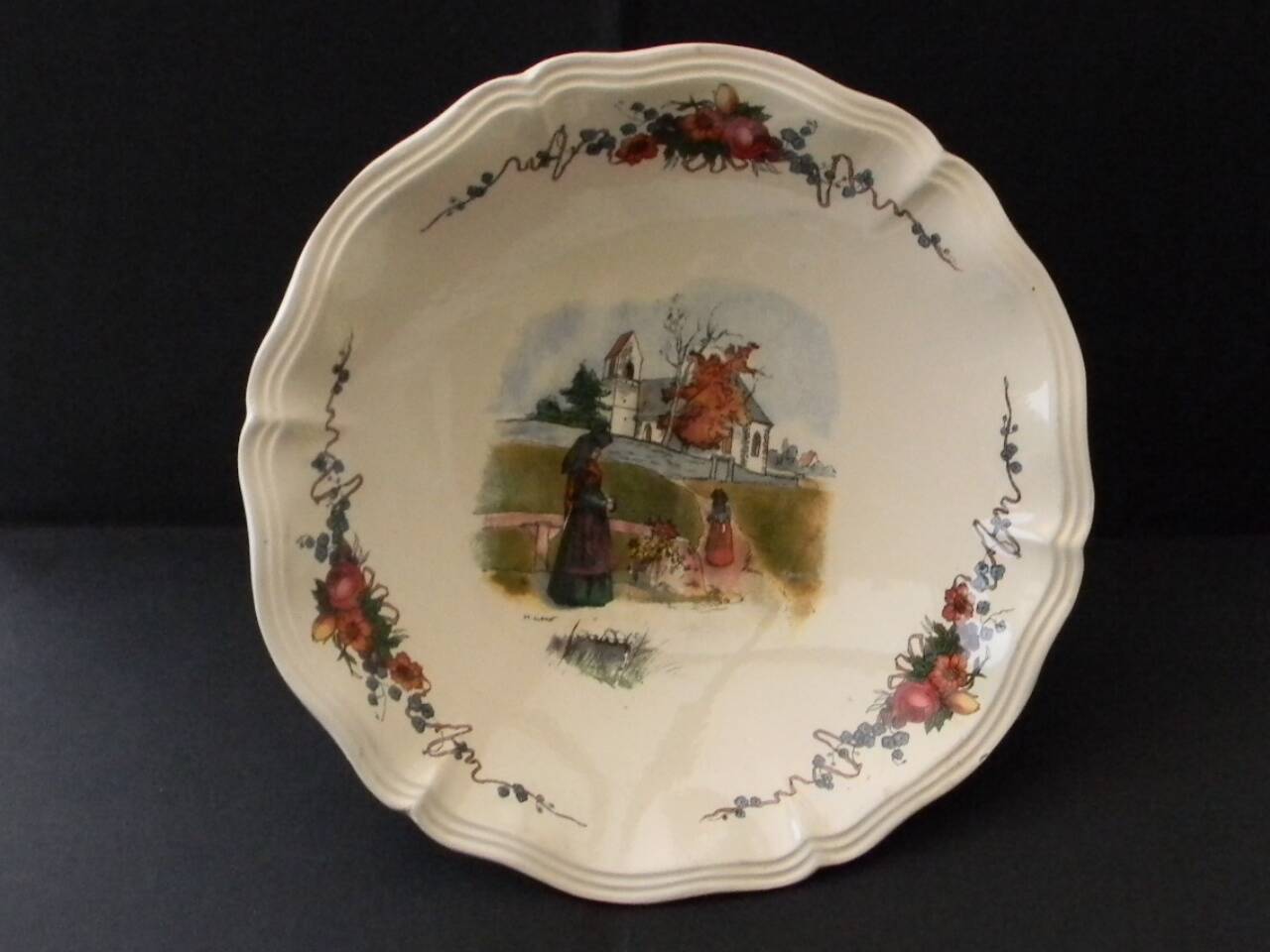 Fruit bowl, earthenware compote dish DIGOIN SARREGUEMINES H. LOUX.