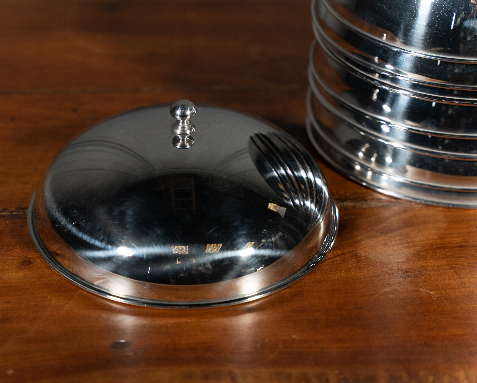 Suite de 8 cloches en inox service de table XXe